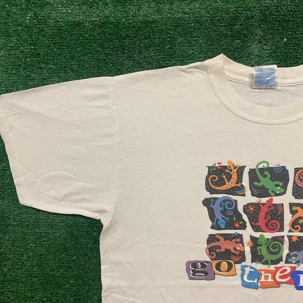 Vintage 90s Colorful Lizard Animal Pop Tropical Tourist Tee - Picture 2 of 6